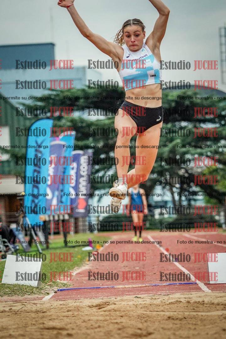 Fotos del salto en largo de mujeres