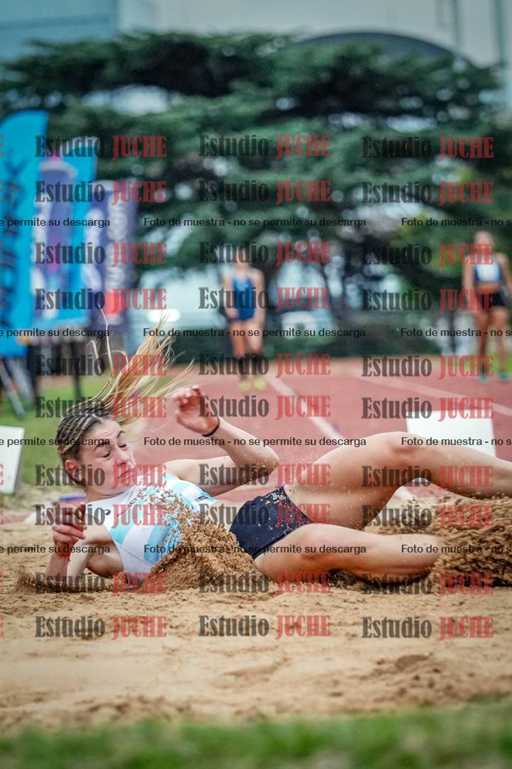 Fotos del salto en largo de mujeres