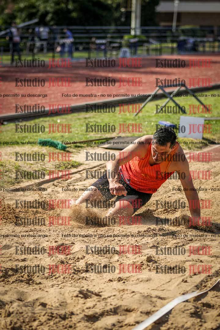 Fotos del salto en largo de varones - ambas categorías