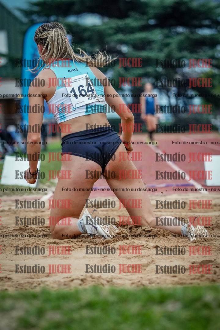 Fotos del salto en largo de mujeres