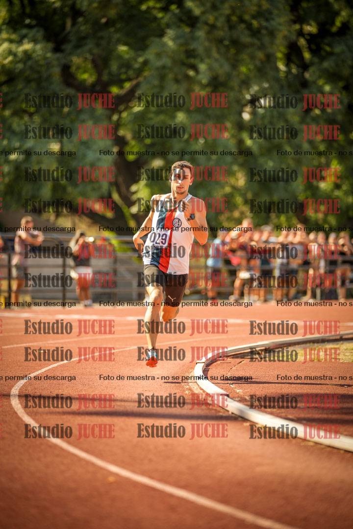 Fotos de los 800 m llanos de varones