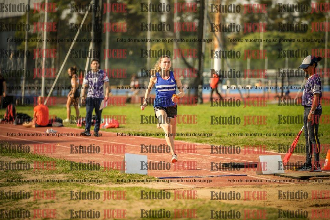 Fotos del salto en largo de mujeres