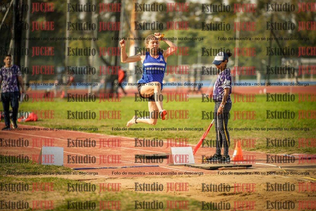 Fotos del salto en largo de mujeres