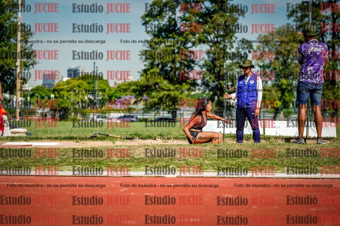Fotos del salto en largo de mujeres