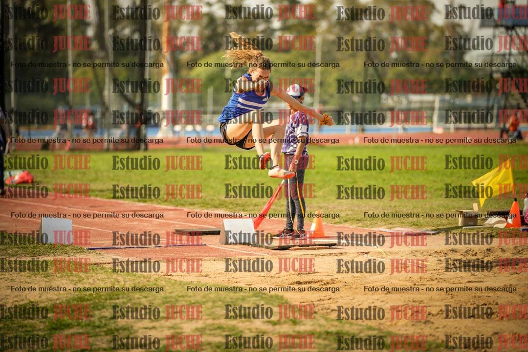 Fotos del salto en largo de mujeres