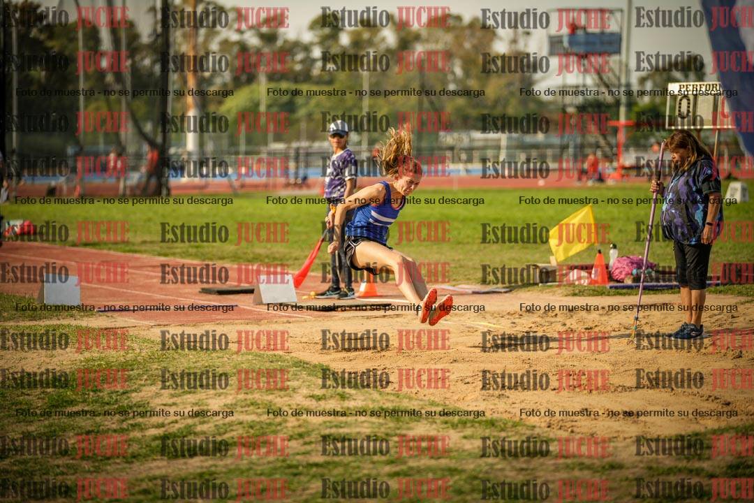 Fotos del salto en largo de mujeres