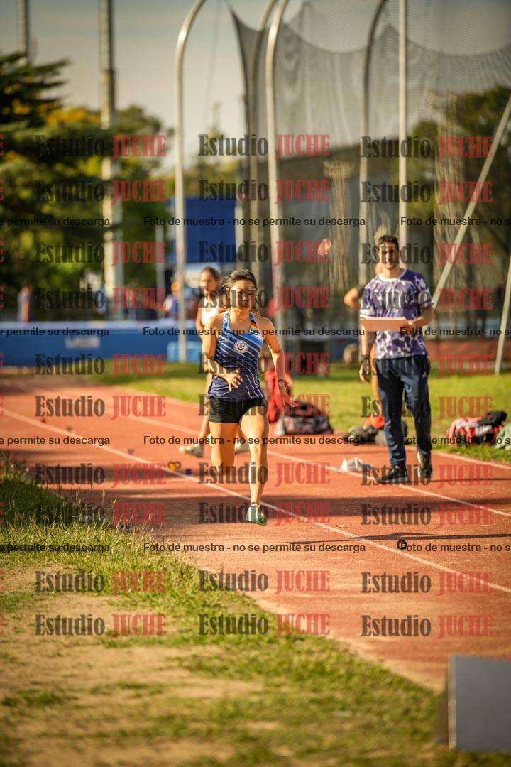 Fotos del salto en largo de mujeres