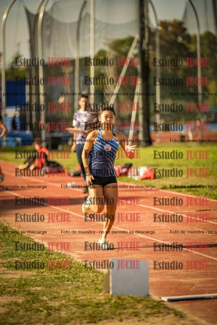 Fotos del salto en largo de mujeres