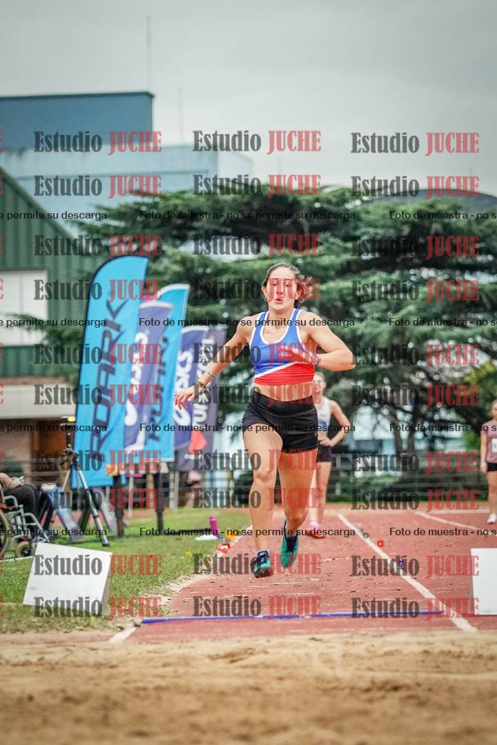 Fotos del salto en largo de mujeres