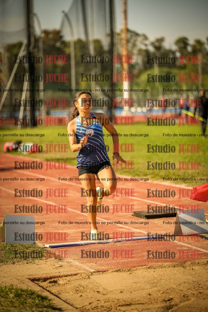 Fotos del salto en largo de mujeres