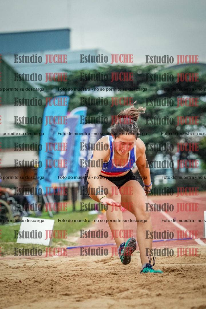 Fotos del salto en largo de mujeres