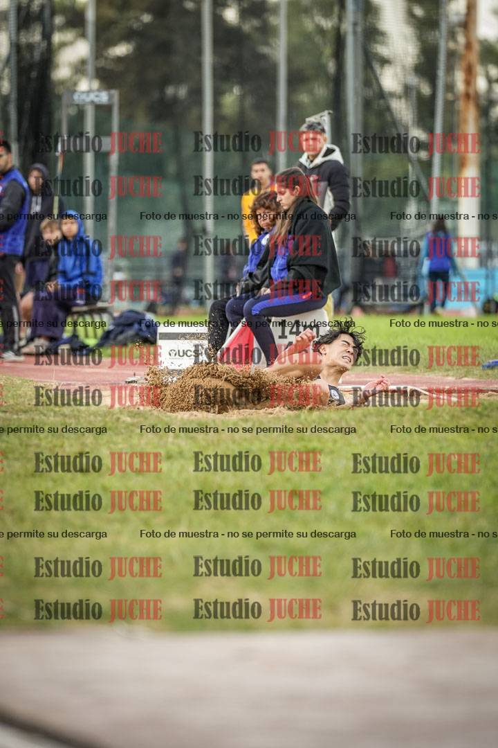 Fotos del salto en largo de varones