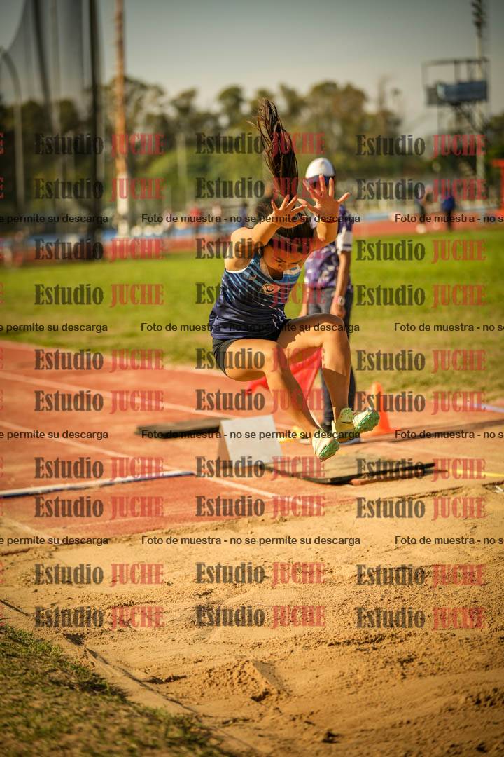 Fotos del salto en largo de mujeres