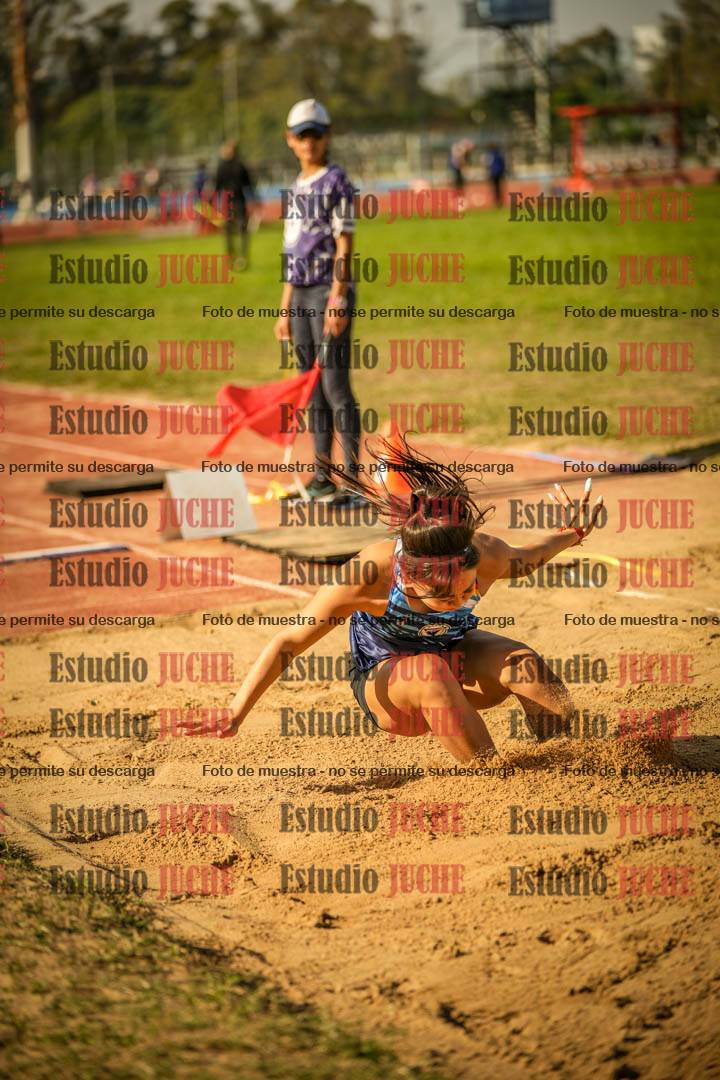 Fotos del salto en largo de mujeres