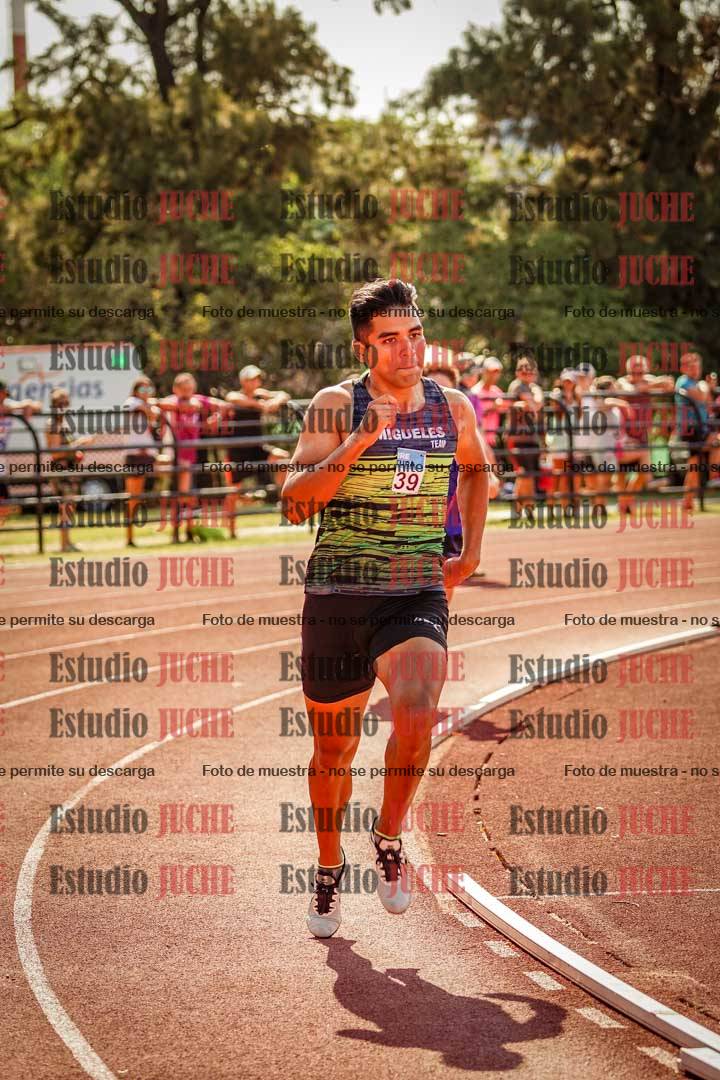 Fotos de los 800 m llanos de varones
