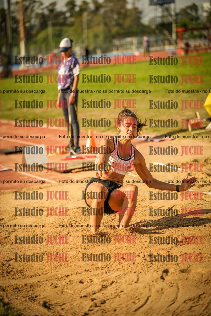 Fotos del salto en largo de mujeres