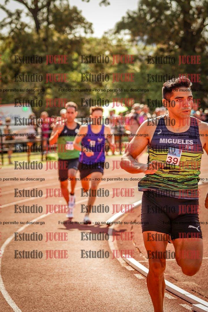 Fotos de los 800 m llanos de varones