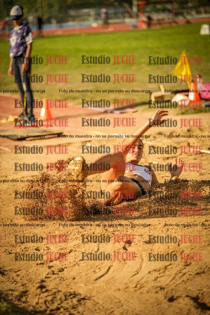 Fotos del salto en largo de mujeres
