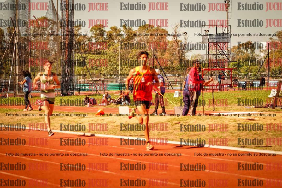 Fotos de los 800 m llanos de varones