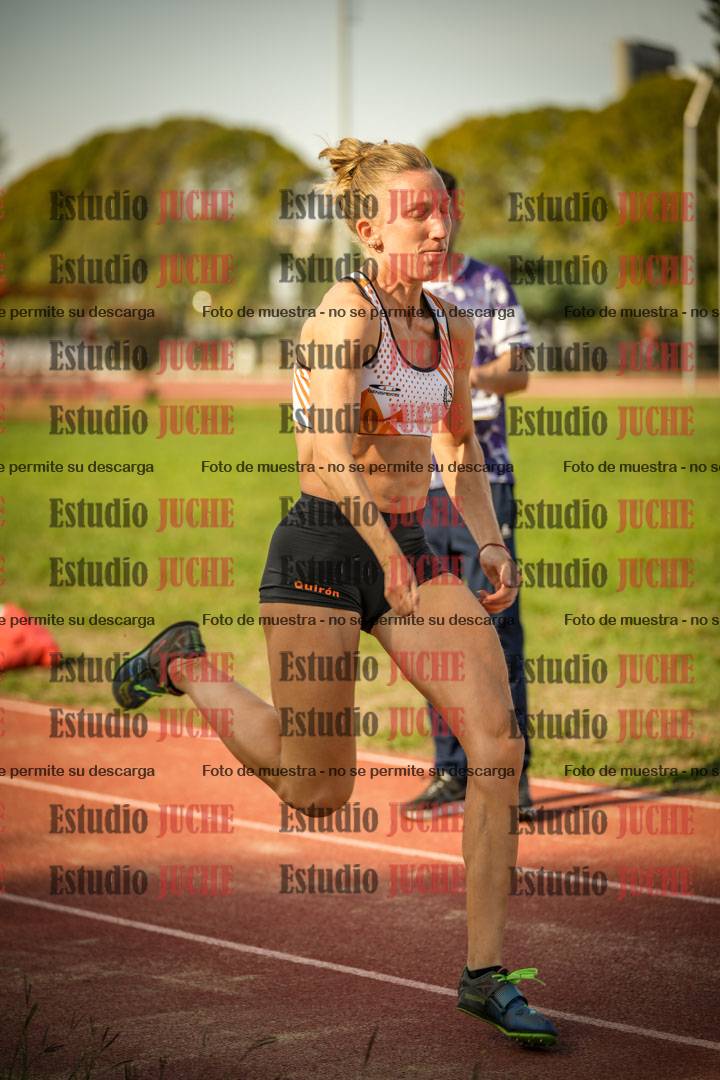 Fotos del salto en largo de mujeres