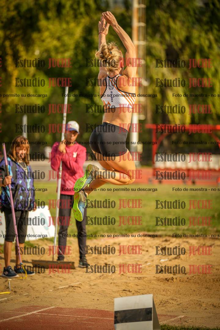 Fotos del salto en largo de mujeres