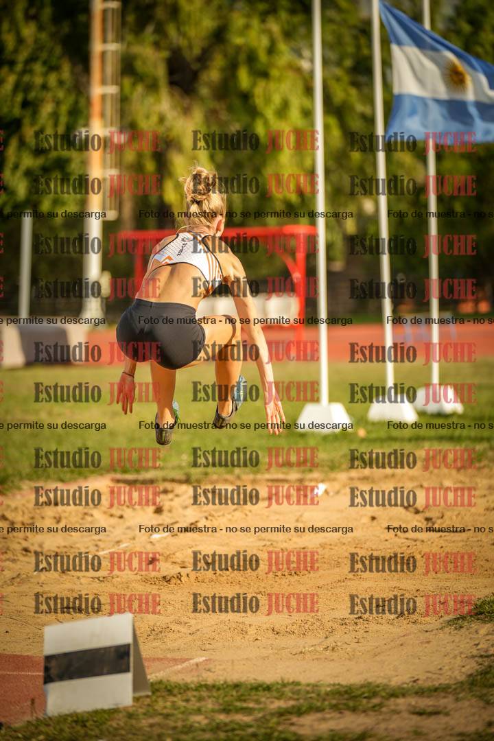 Fotos del salto en largo de mujeres