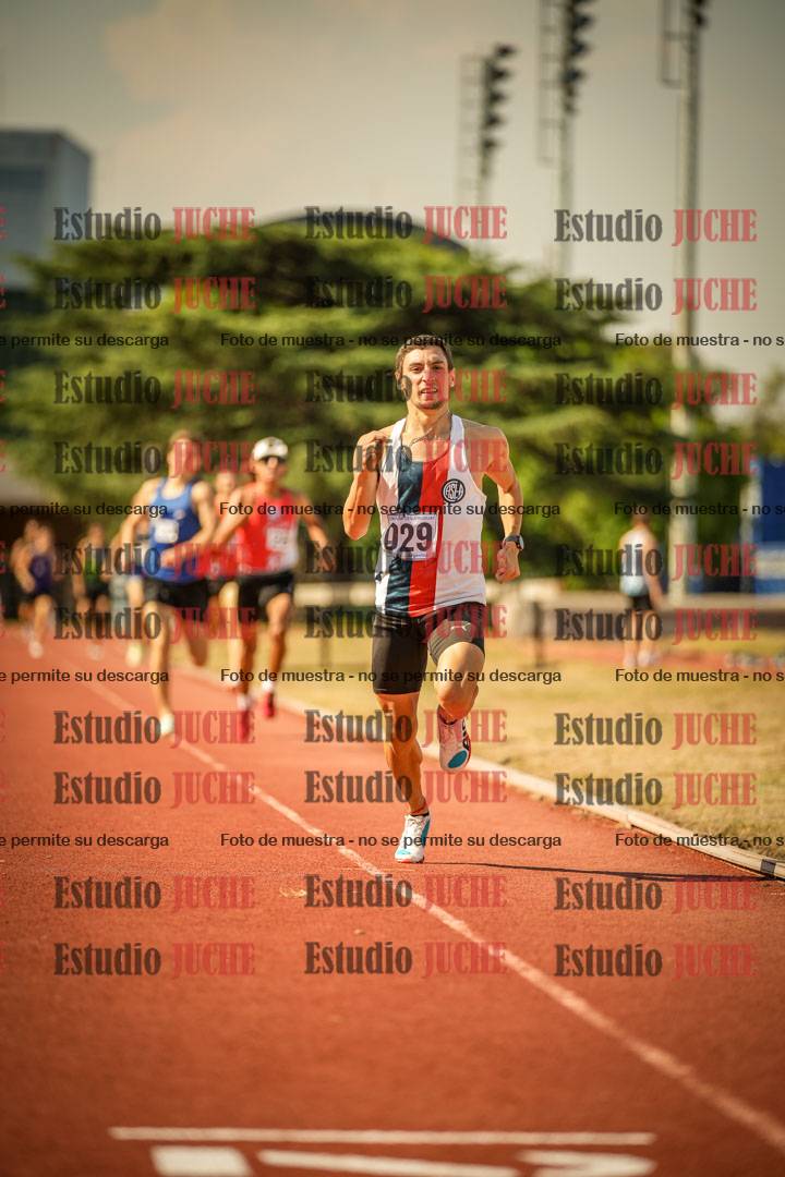 Fotos de los 800 m llanos de varones