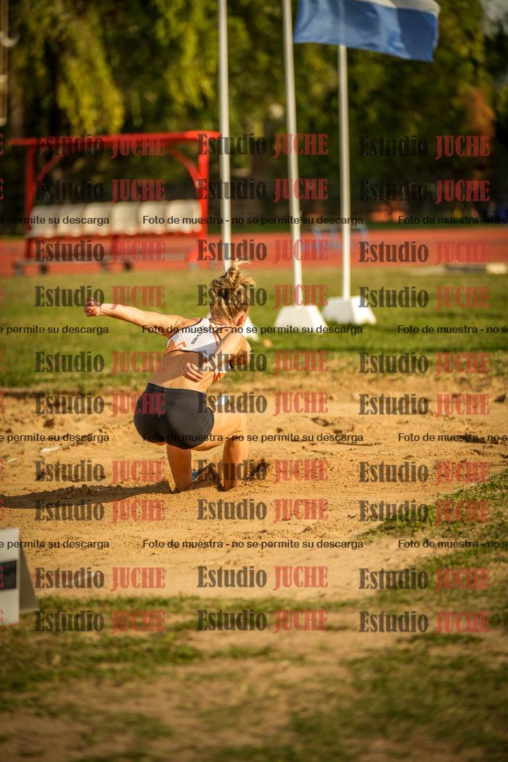 Fotos del salto en largo de mujeres