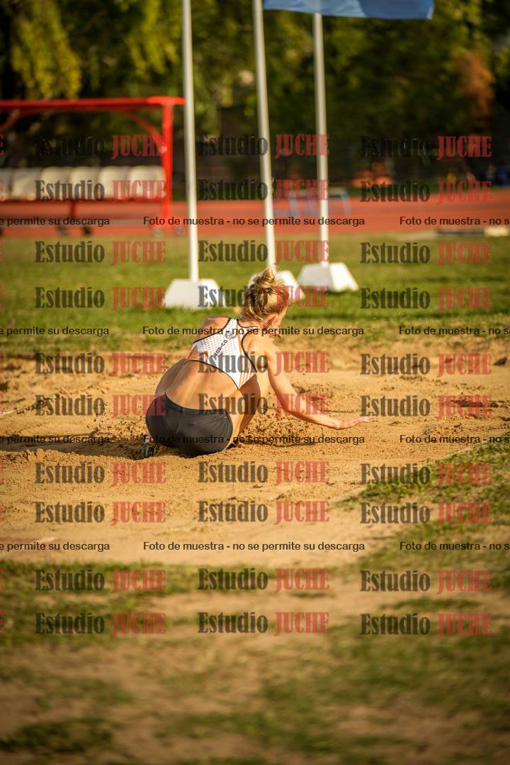 Fotos del salto en largo de mujeres