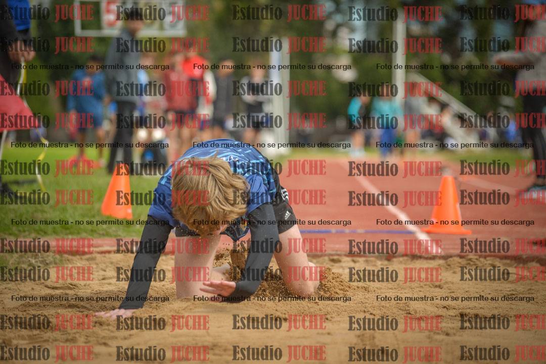 Fotos del salto en largo - varones U16