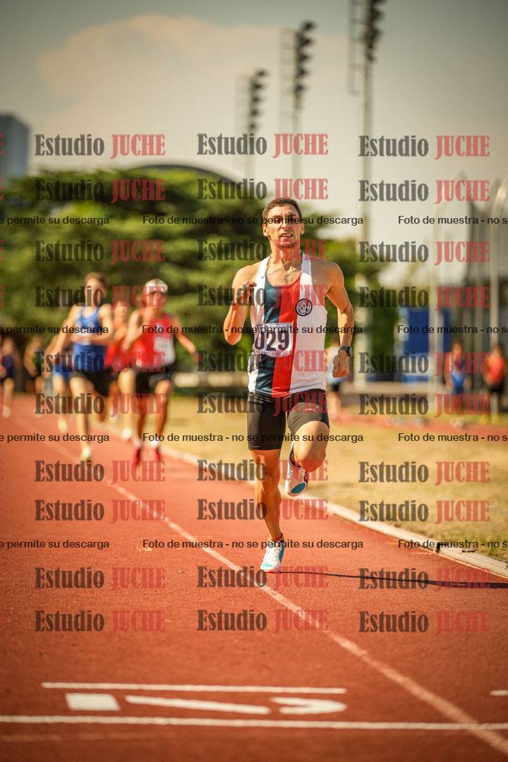 Fotos de los 800 m llanos de varones