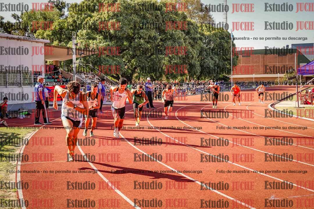 Fotos de los 800 m llanos de varones