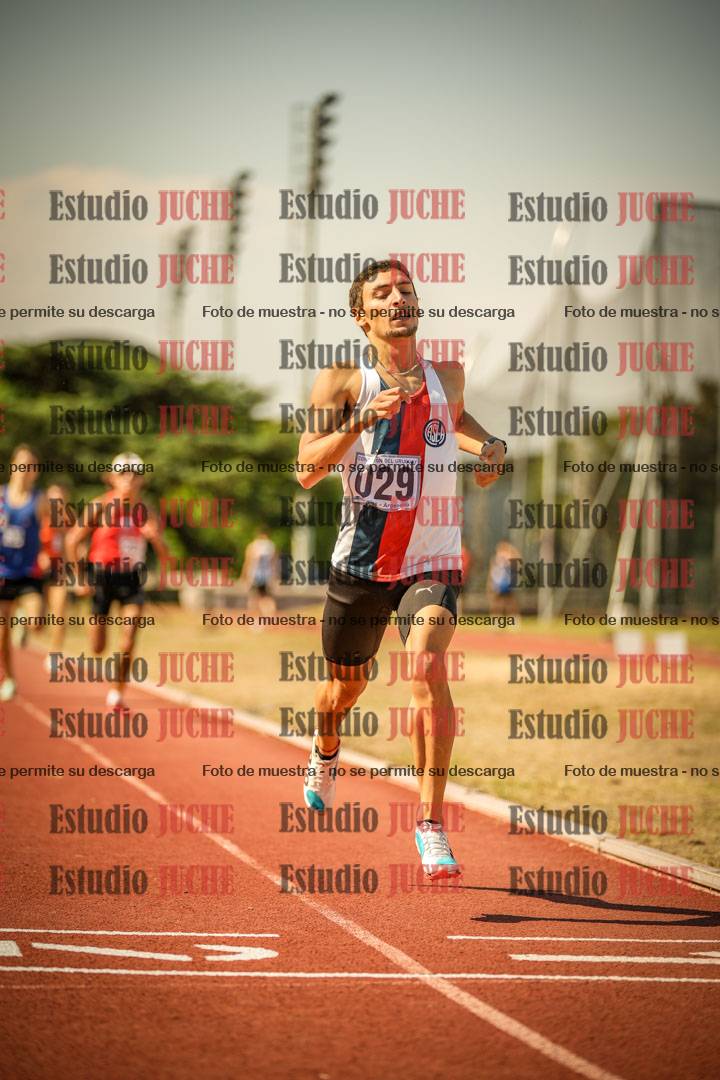 Fotos de los 800 m llanos de varones