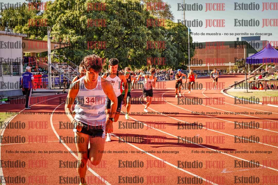 Fotos de los 800 m llanos de varones