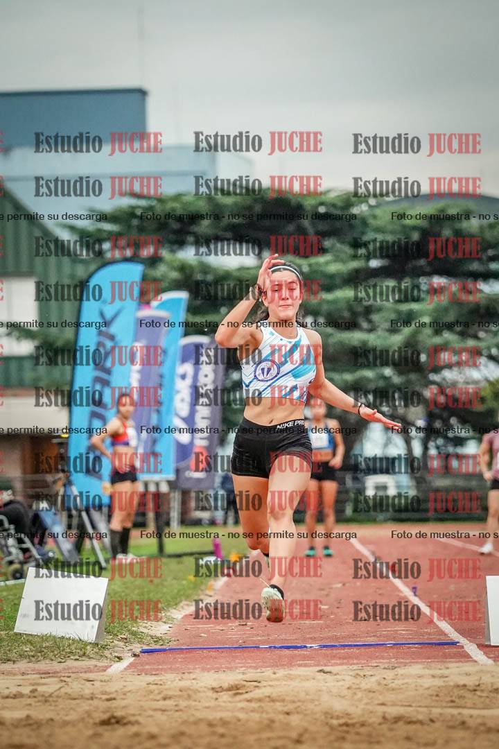 Fotos del salto en largo de mujeres
