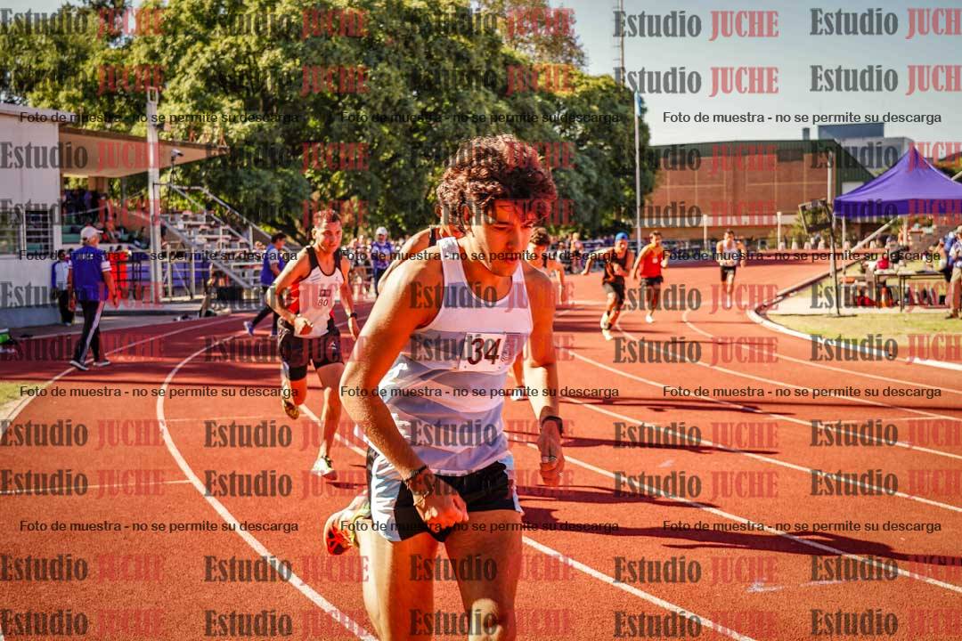 Fotos de los 800 m llanos de varones