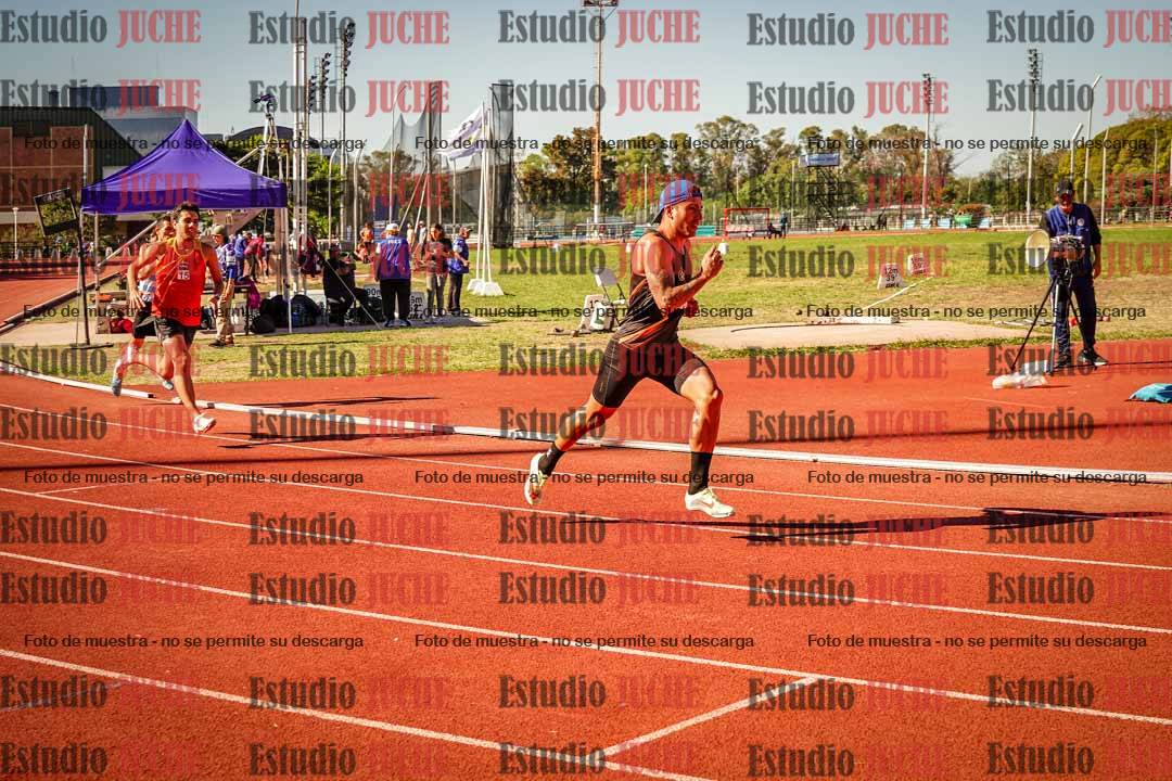 Fotos de los 800 m llanos de varones