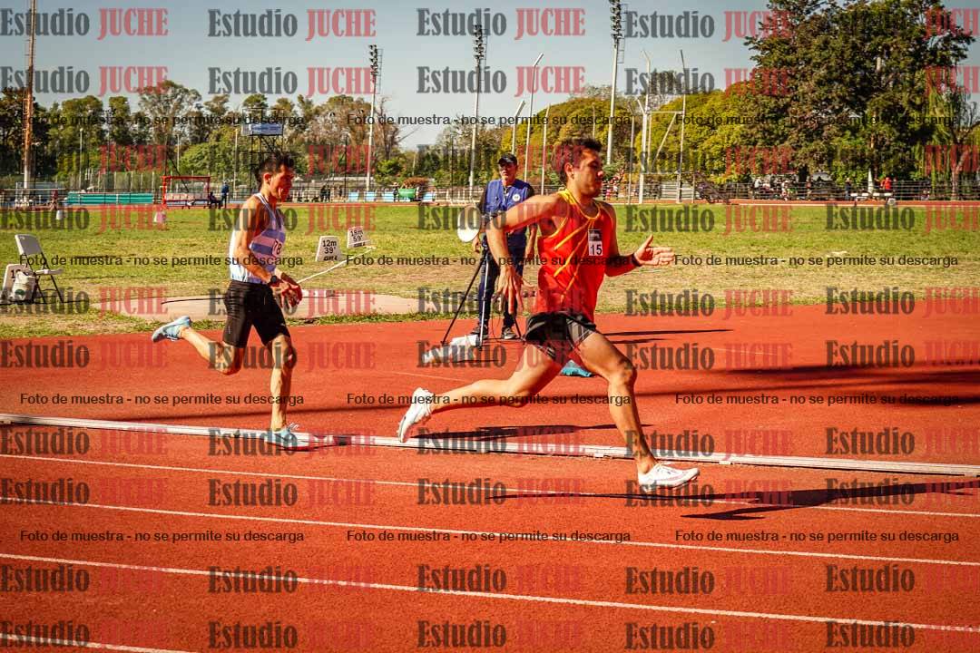 Fotos de los 800 m llanos de varones