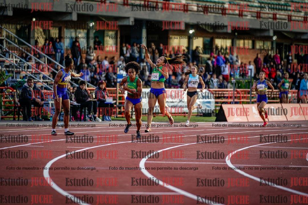 Fotos de los relevos 4x400 m de mujeres