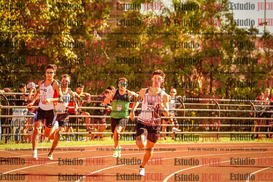 Fotos de los 800 m llanos de varones