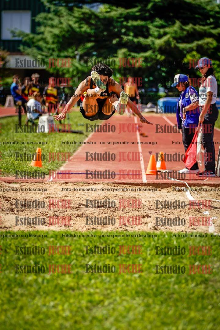 Fotos del salto en largo de varones