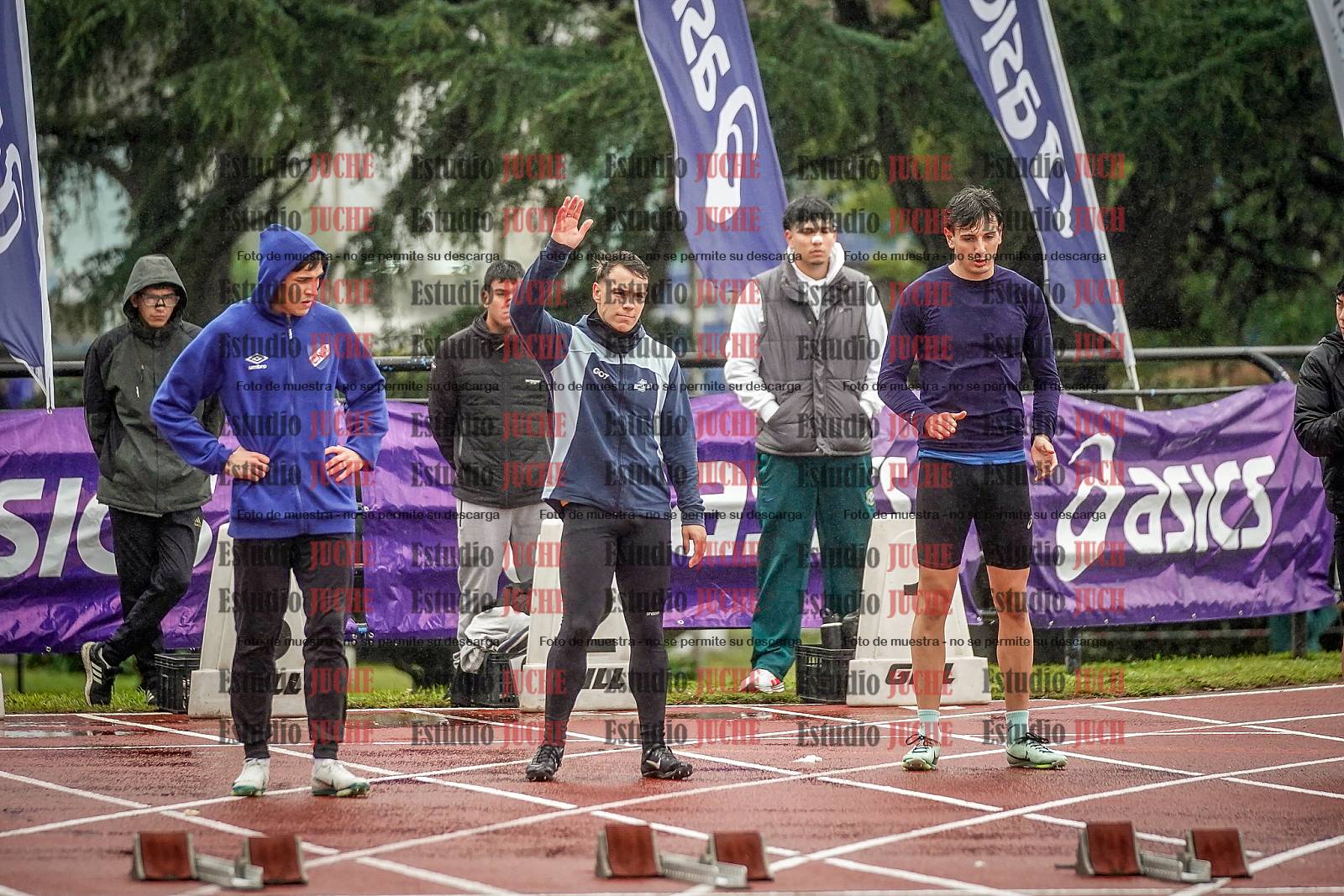 Fotos de los 100 m llanos de varones - FINAL