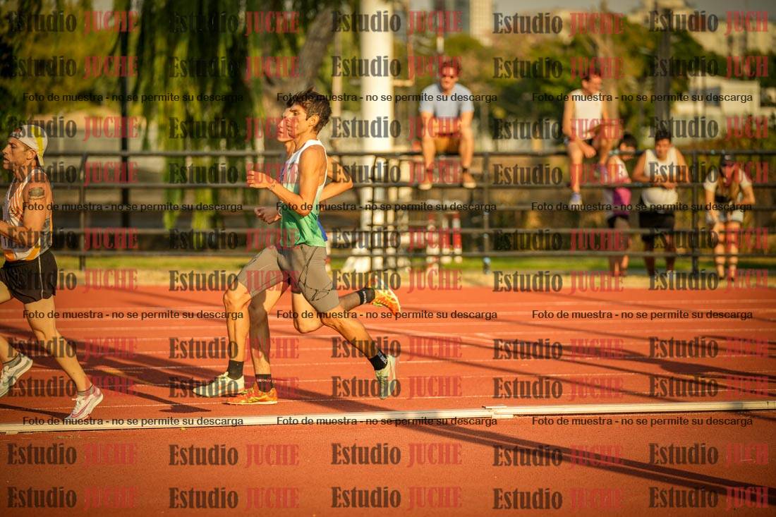Fotos de los 5000 m llanos de mujeres y varones