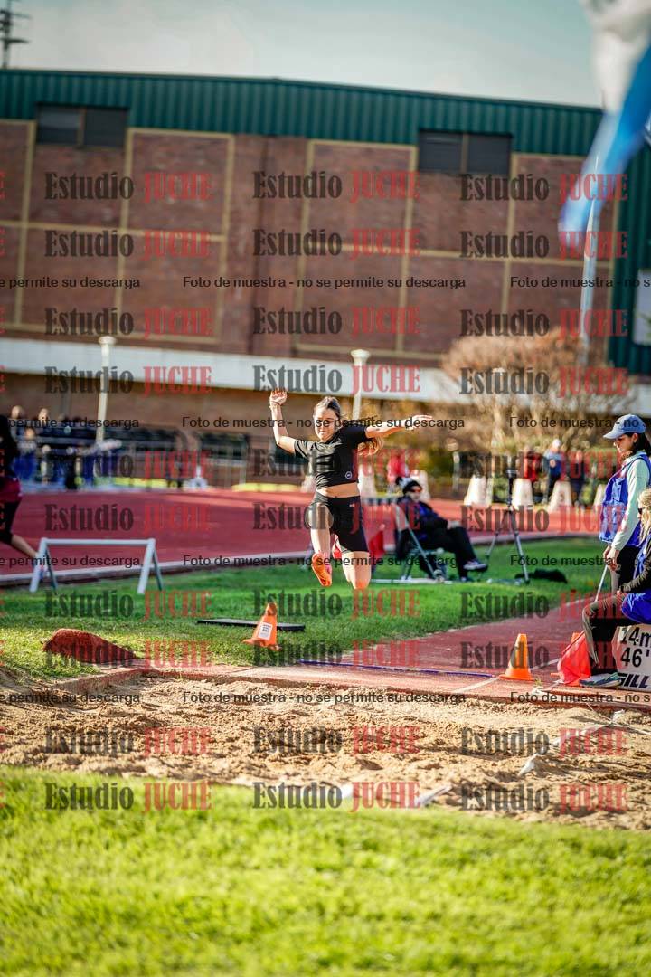 Fotos del salto en largo de mujeres