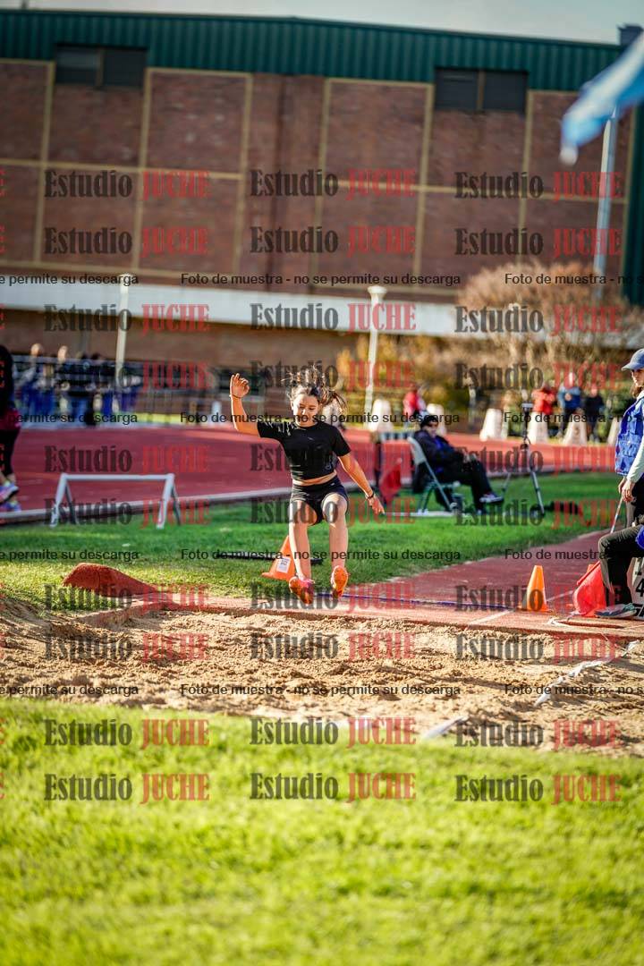 Fotos del salto en largo de mujeres