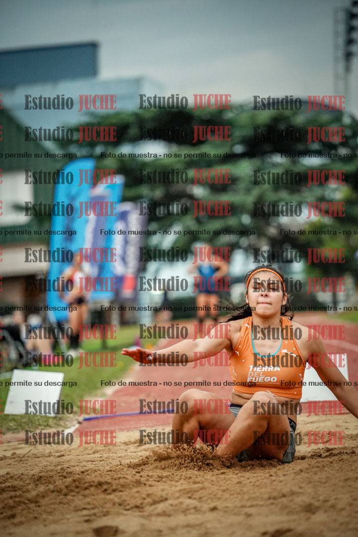Fotos del salto en largo de mujeres