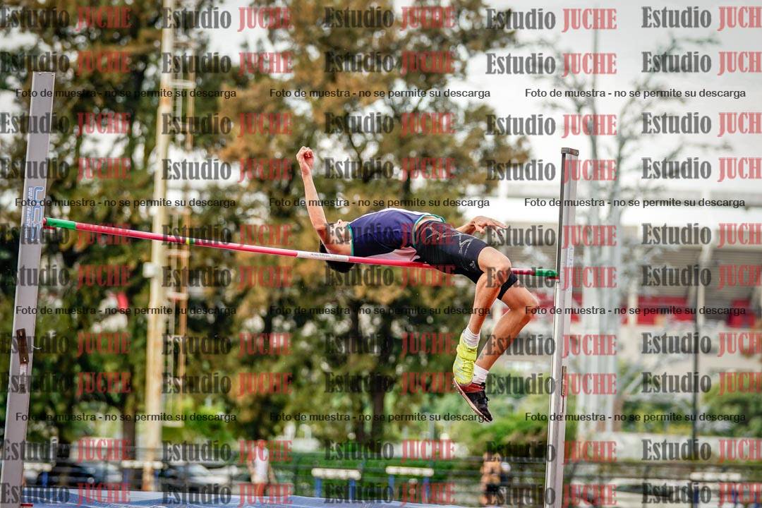 Fotos del salto en alto de mujeres y varones
