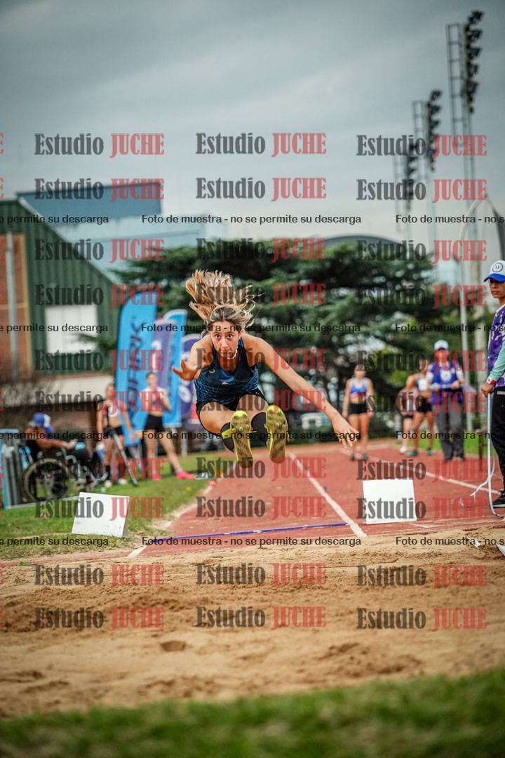 Fotos del salto en largo de mujeres