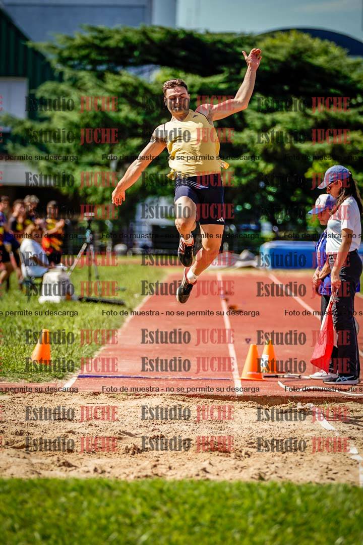 Fotos del salto en largo de varones