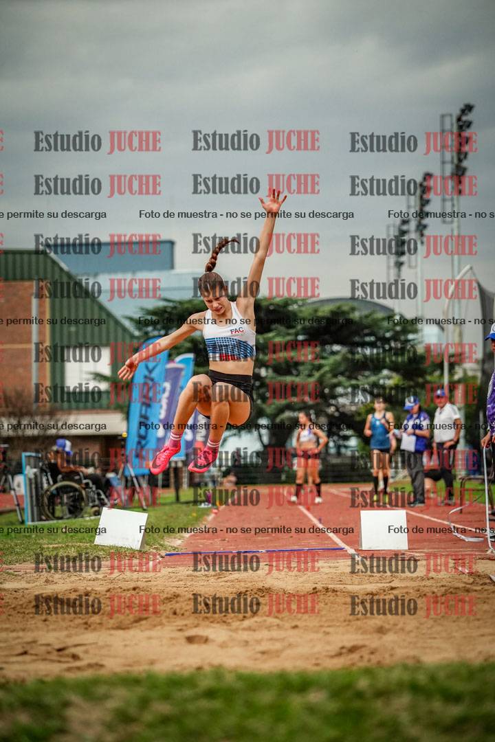 Fotos del salto en largo de mujeres